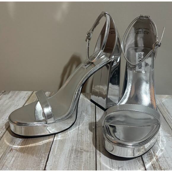 Steve Madden Women's Veronika Silver Platform Sandal Size 9M NWB - Picture 1 of 9
